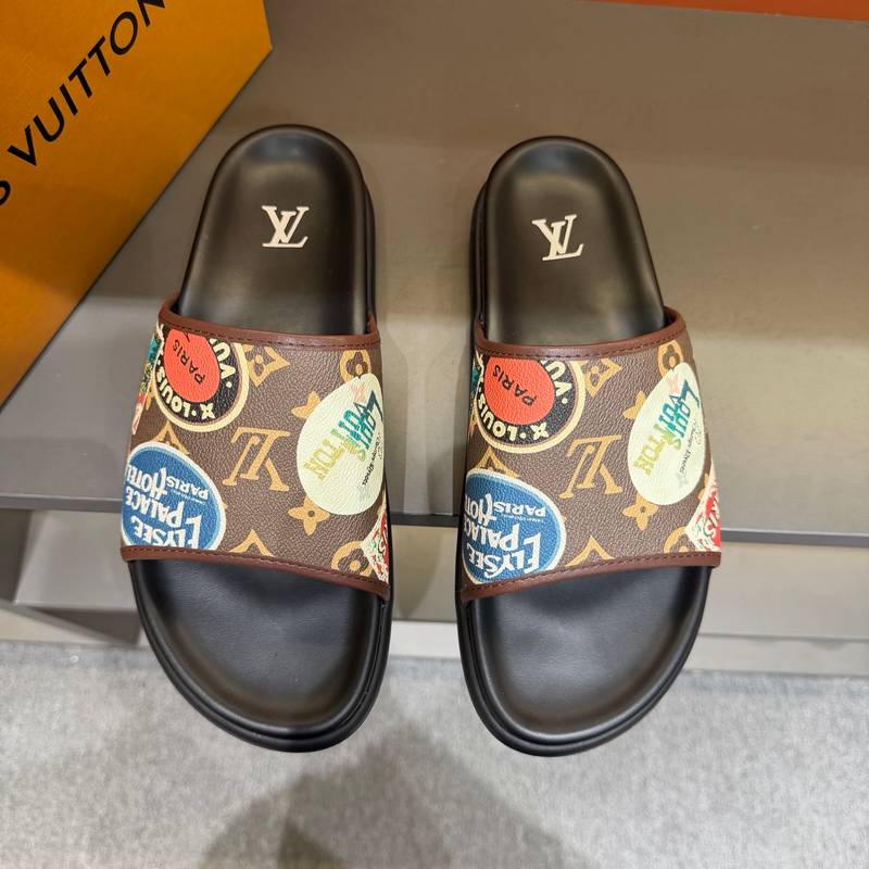 Claquettes Louis Vuitton monogram avec imprimé patchs colorés – semelle confort – Image 3