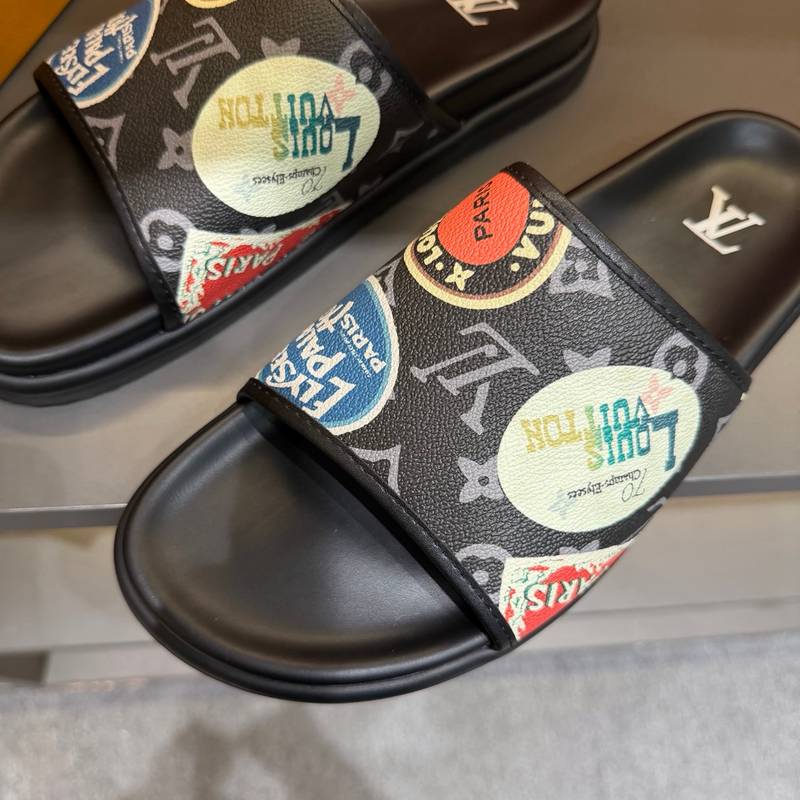 Claquettes Louis Vuitton monogram avec imprimé patchs colorés – semelle confort – Image 25