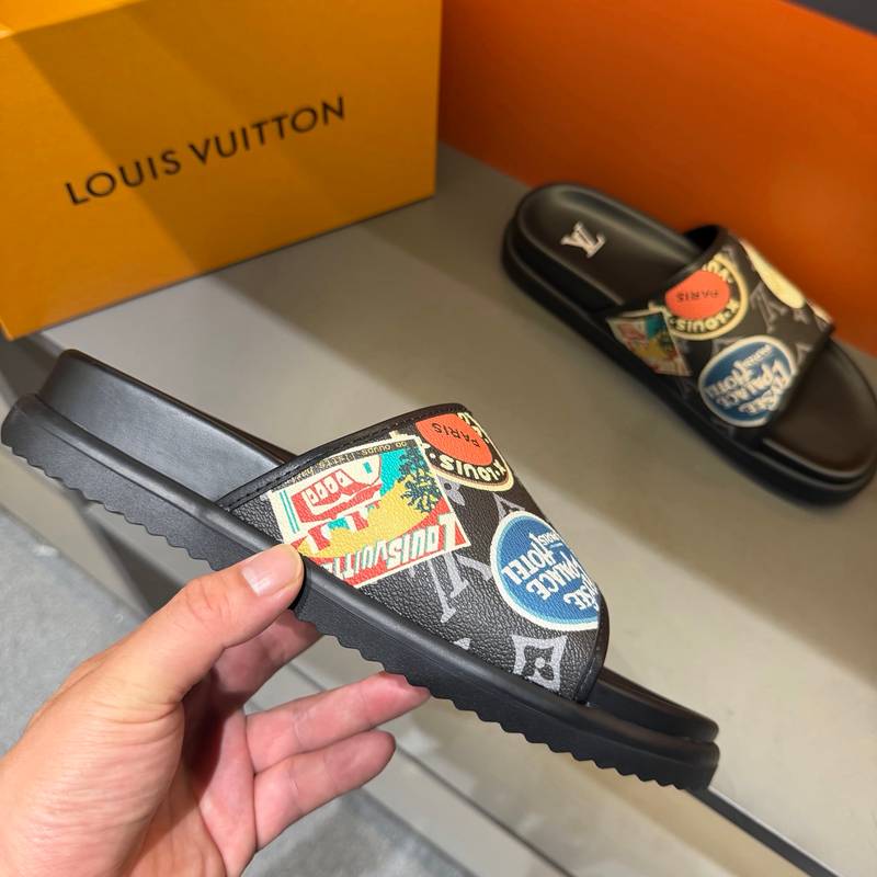 Claquettes Louis Vuitton monogram avec imprimé patchs colorés – semelle confort – Image 26