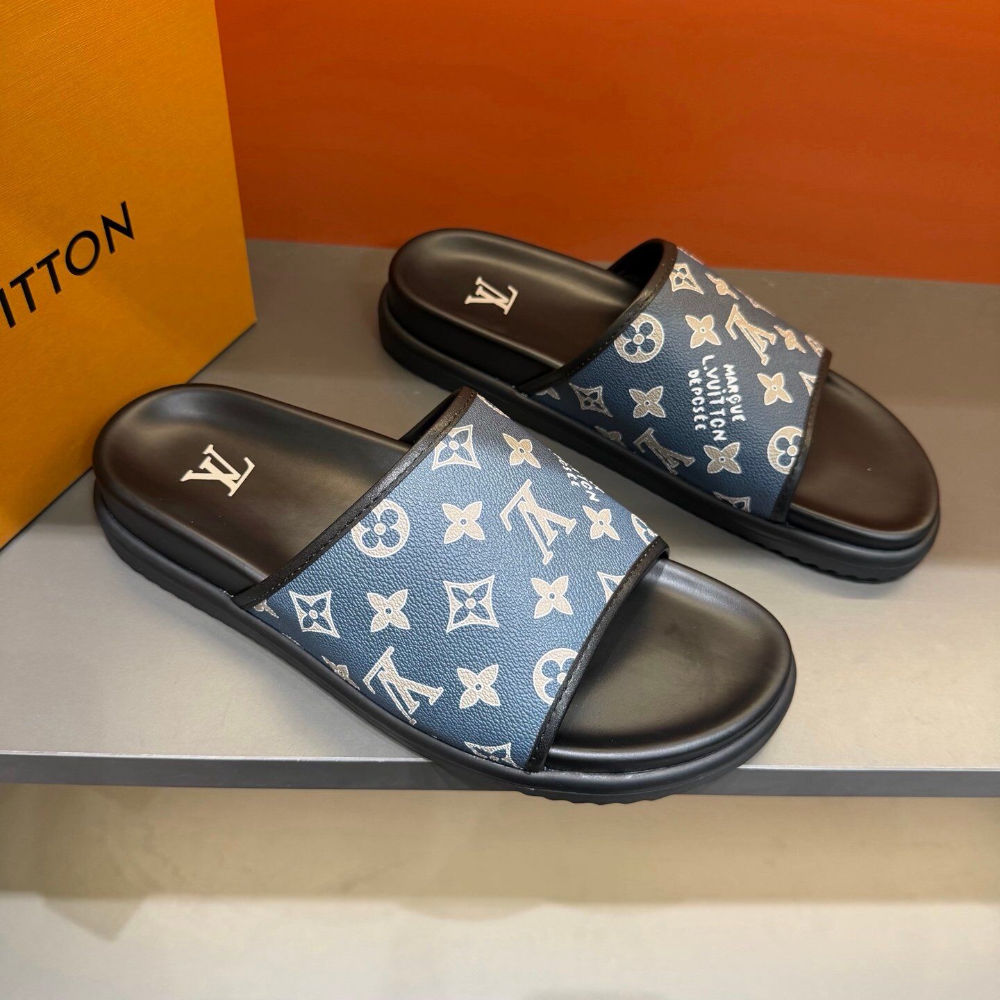 Claquettes Monogram Premium Confort – Motif Iconique Luxe – Image 22