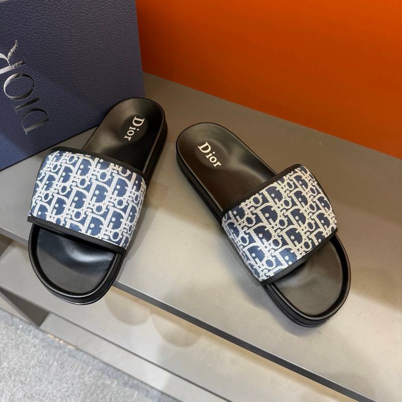 Claquettes Dior en toile monogram – Confort premium et design iconique