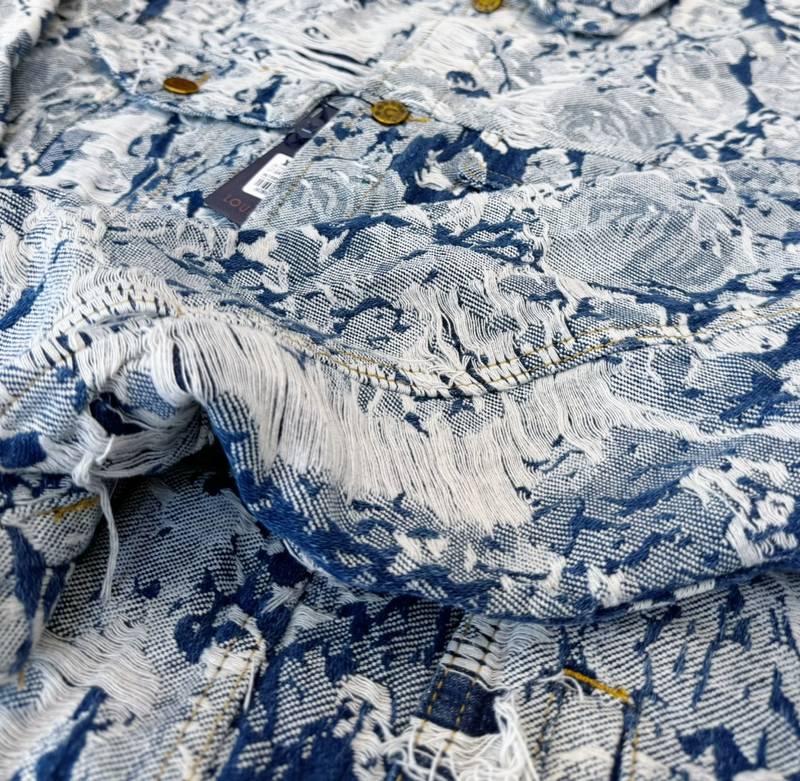 Veste Louis Vuitton denim jacquard bleu unisexe – Veste luxe motif artistique effet destroy – Image 8